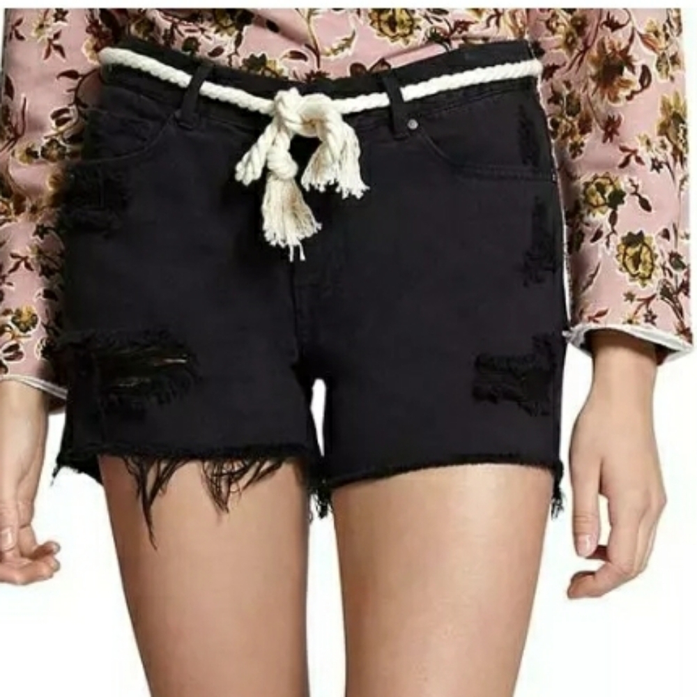 🎀Clearance🎀 NWOT SANCTUARY BLACK Frayed hem DENIM shorts w belt - Picture 1 of 12